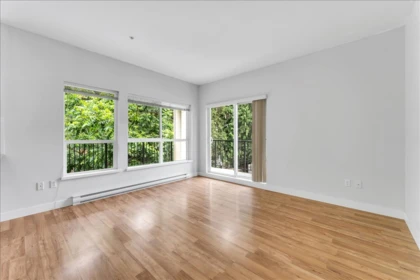 215 9655 King George Boulevard, Surrey, BC, Surrey — Apartment/Condo for sale