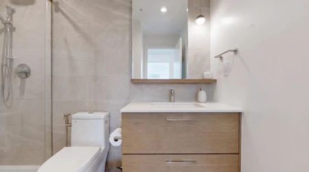 Walk-In Closet Photo of 3408 2181 Madison Avenue, Burnaby, BC
