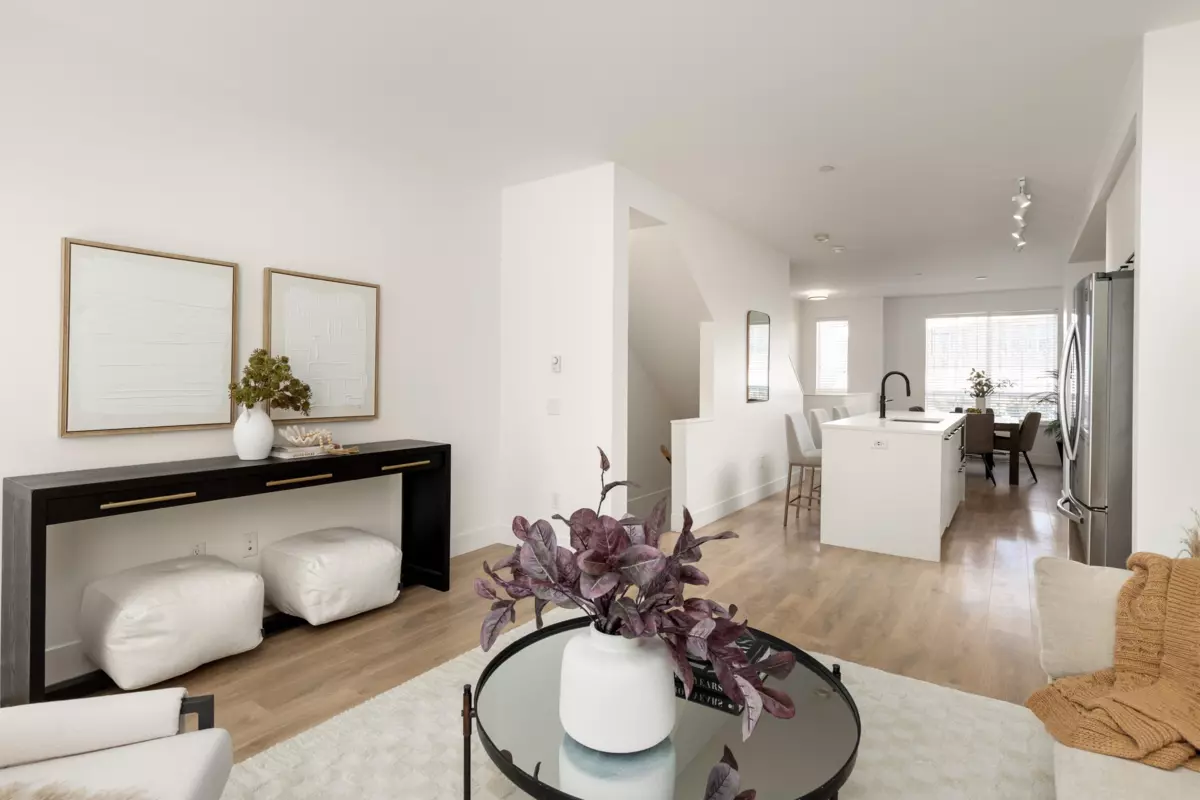 Living Room Photo of 38001 Helm Way, Squamish, BC