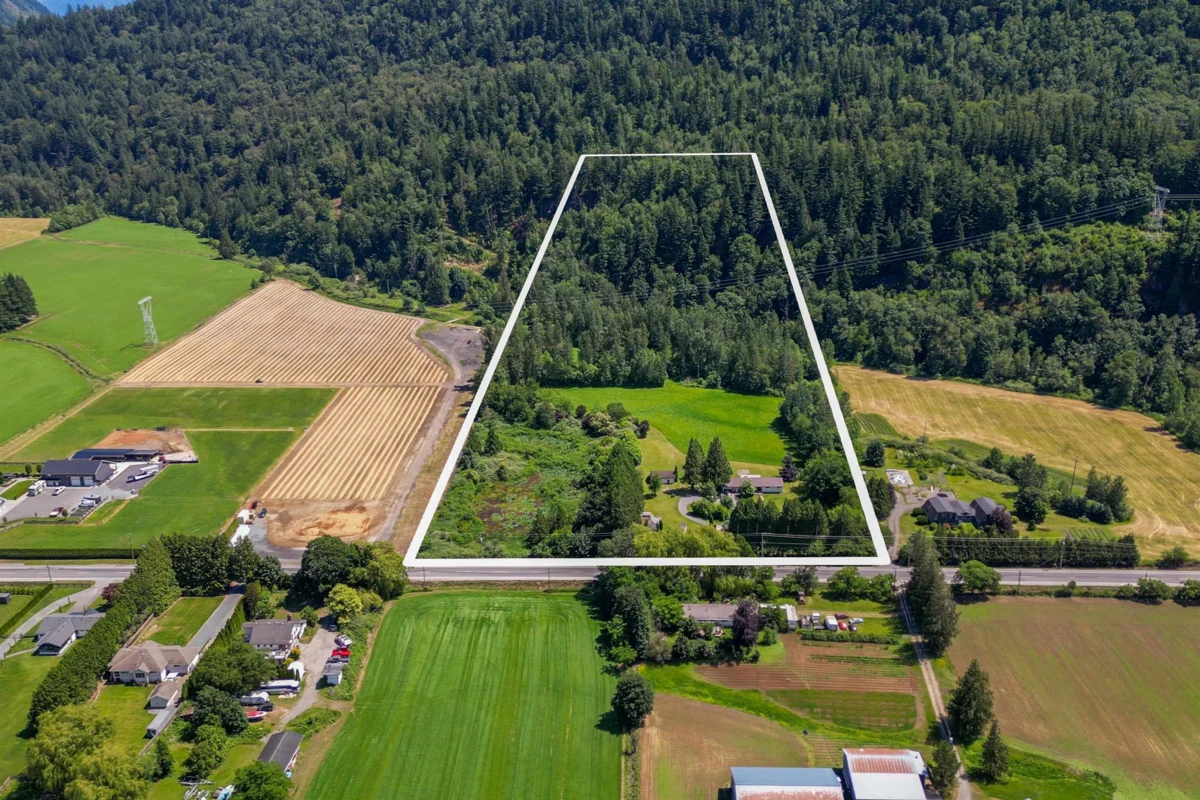 Exterior Rear Photo of 3510 Hot Springs Road, Agassiz, BC