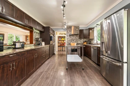 Kitchen Island Photo of 3510 Hot Springs Road, Agassiz, BC