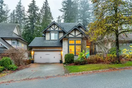 30 Hawthorn Drive, Port Moody, BC, Port Moody — Single Family Residence for sale