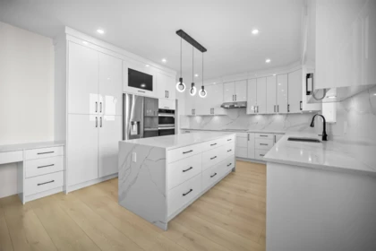 Kitchen Island Photo of 1680B Mckenzie Road, Abbotsford, BC