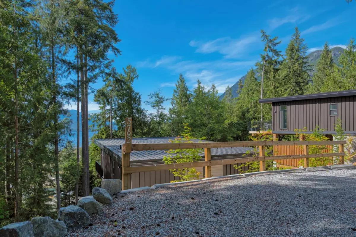 Family Room Photo of 5792 Tillicum Bay Road, Sechelt, BC