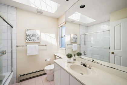 Entry Foyer Photo of 455 W 26th Avenue, Vancouver, BC