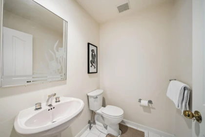 Guest Bathroom Photo of 455 W 26th Avenue, Vancouver, BC
