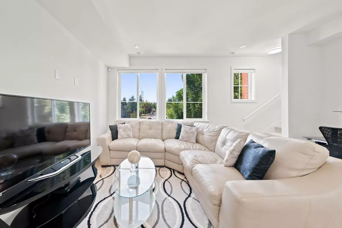 Living Room Photo of 62 11556 72a Avenue, Delta, BC
