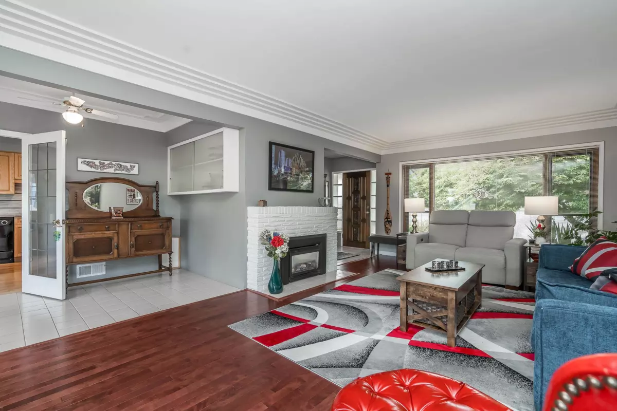 Dining Area Photo of 324 Churchill Avenue, New Westminster, BC