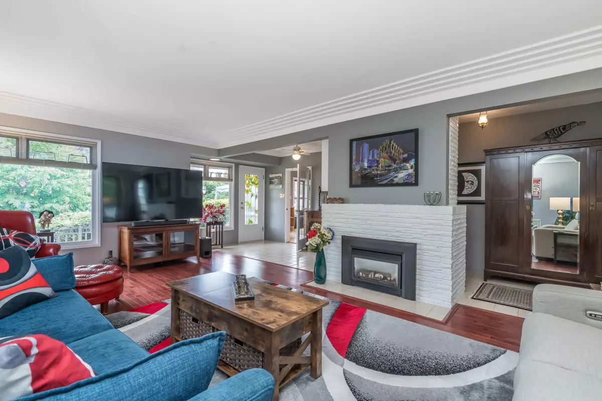 Living Room Photo of 324 Churchill Avenue, New Westminster, BC