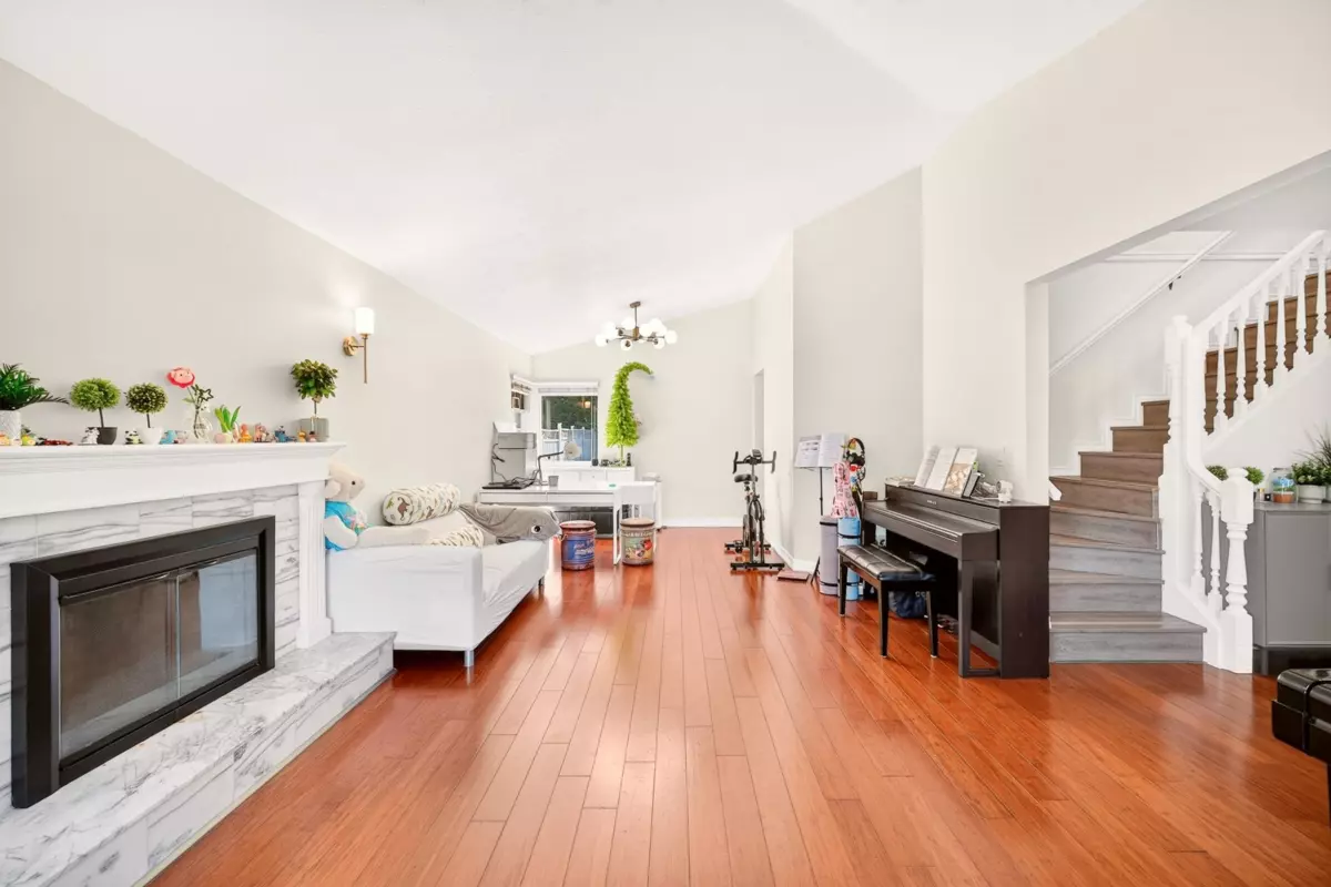 Family Room Photo of 8960 157 Street, Surrey, BC