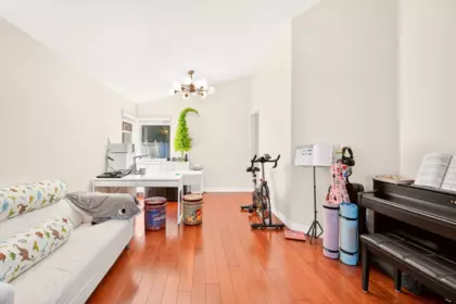 Kitchen Photo of 8960 157 Street, Surrey, BC