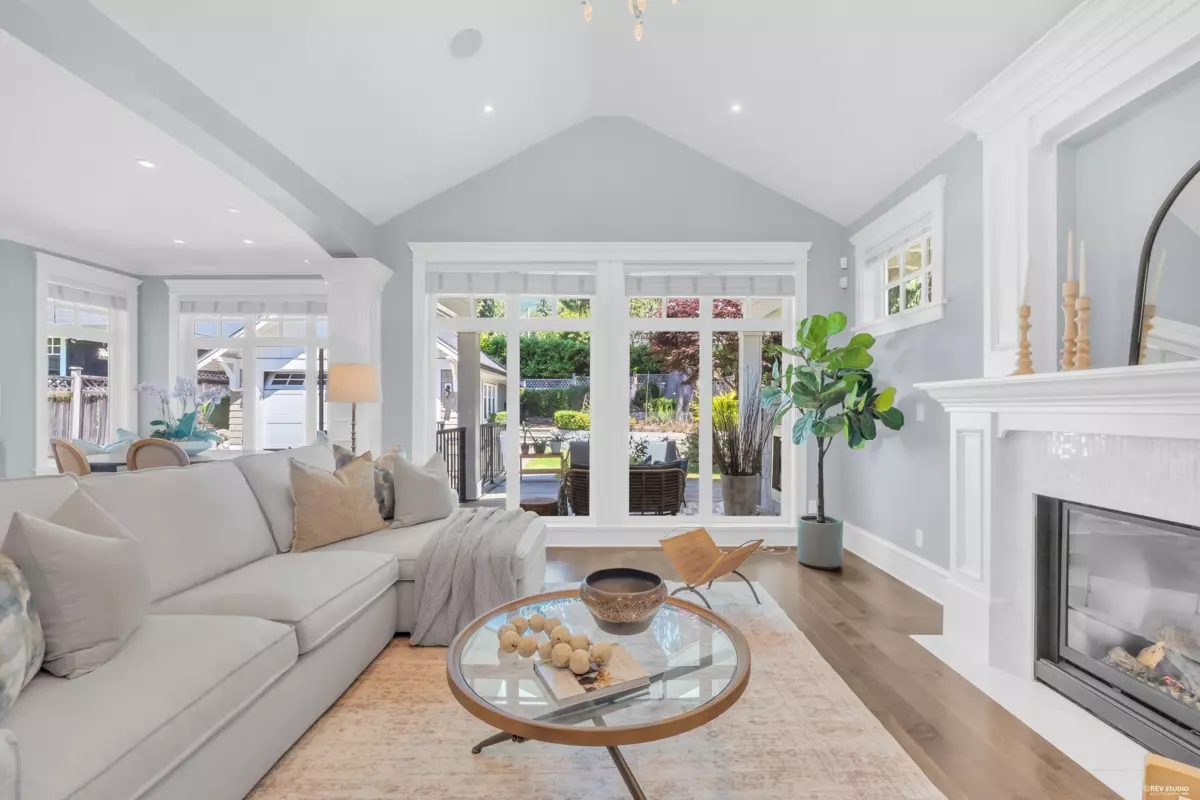 Family Room Photo of 2213 Jefferson Avenue, West Vancouver, BC