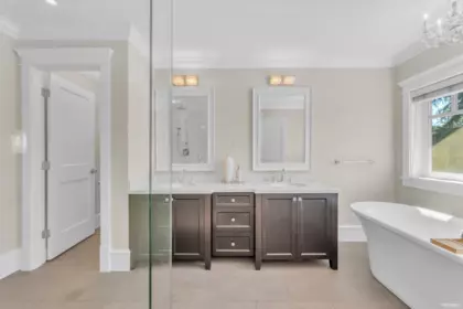 Hallway Photo of 2213 Jefferson Avenue, West Vancouver, BC