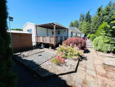 Basement Recreation Room Photo of 237 27111 Avenue, Langley, BC