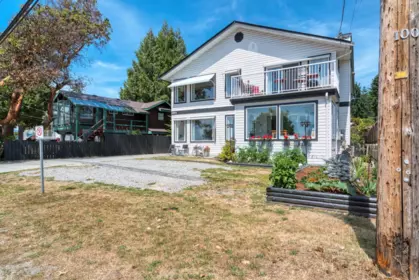 Outdoor Deck Photo of 4664 Sunshine Coast Highway, Sechelt, BC