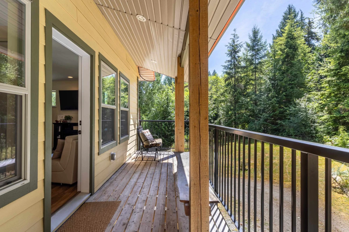 Dining Area Photo of 5823 Leaning Tree Road, Halfmoon Bay, BC