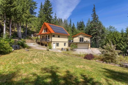 5823 Leaning Tree Road, Halfmoon Bay, BC, Halfmoon Bay — Single Family Residence for sale