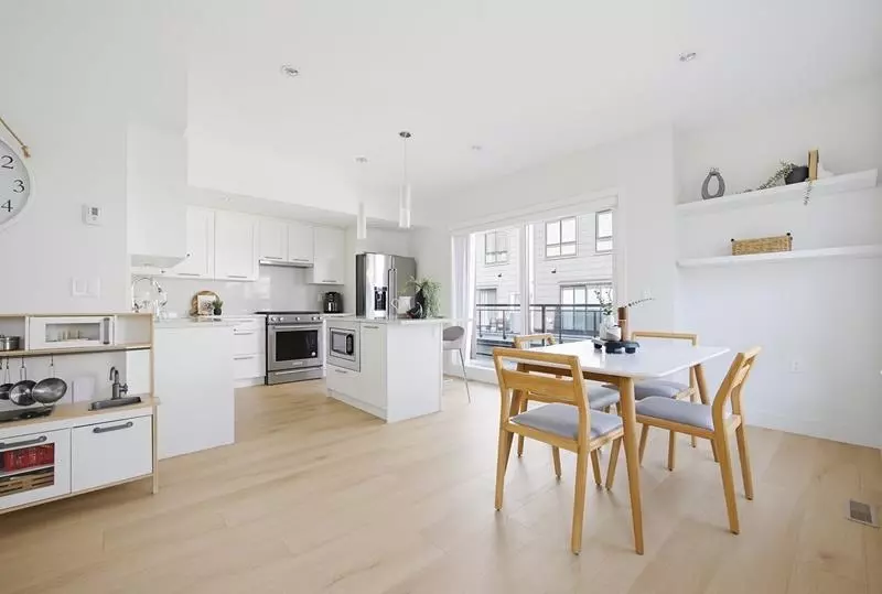 Family Room Photo of 190 2277 Oak Meadows Drive, Surrey, BC