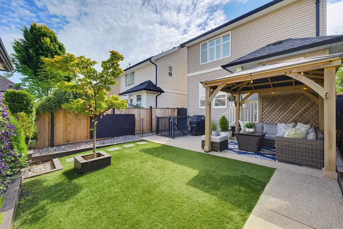 Family Room Photo of 6748 193 Street, Surrey, BC