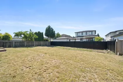 Garden / Landscaping Photo of 6800 Grant Place, Burnaby, BC