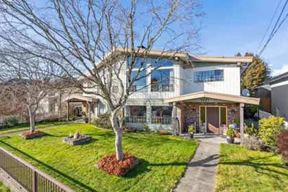 5827 Clinton Street, Burnaby, BC, Burnaby — Half Duplex for sale
