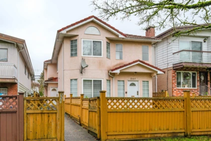 557 E 44th Avenue, Vancouver, BC, Vancouver — Half Duplex for sale