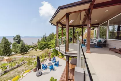 Entry Foyer Photo of 6889 Island View Road, Sechelt, BC