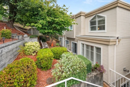Garden / Landscaping Photo of 1157 Vidal Street, White Rock, BC