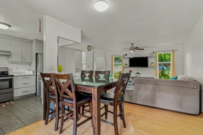 Kitchen Island Photo of 26549 32 Avenue, Langley, BC