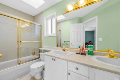 Hallway Photo of 10680 Mckessock Place, Richmond, BC
