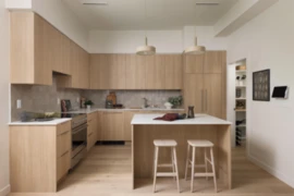 1 595 E 49th Avenue, Vancouver, BC