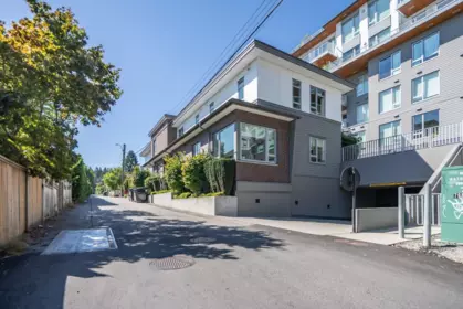 Front Yard Photo of 487 W 26th Avenue, Vancouver, BC