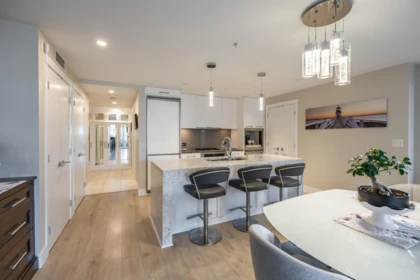 Kitchen Photo of 204 15152 Russell Avenue, White Rock, BC