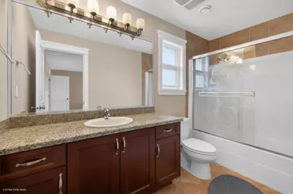Mudroom Photo of 16758 86 Avenue, Surrey, BC