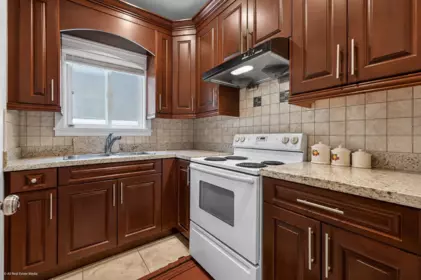 Primary Bathroom Photo of 16758 86 Avenue, Surrey, BC