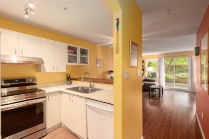 Breakfast Nook Photo of 106 876 W 14th Avenue, Vancouver, BC