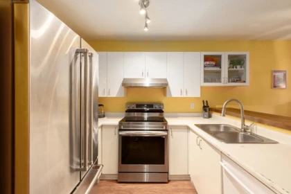 Primary Bedroom Photo of 106 876 W 14th Avenue, Vancouver, BC