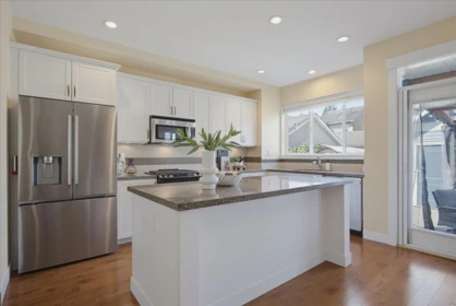 Family Room Photo of 321 172a Street, Surrey, BC