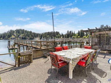 Family Room Photo of 2558 Panorama Drive, North Vancouver, BC