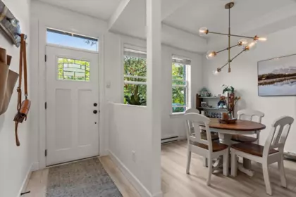 Breakfast Nook Photo of 2 45526 Tamihi Way, Chilliwack, BC