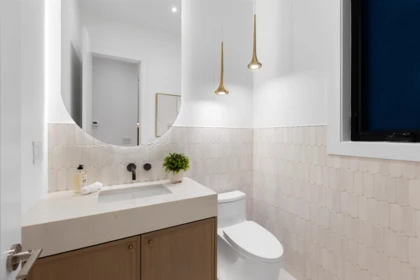 Guest Bathroom Photo of 2 6682 Napier Street, Burnaby, BC