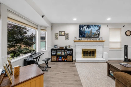 16375 Middleglen Place, Surrey, BC, Surrey — Single Family Residence for sale