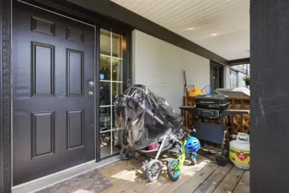 Entry Foyer Photo of 14 45535 Shawnigan Crescent, Chilliwack, BC