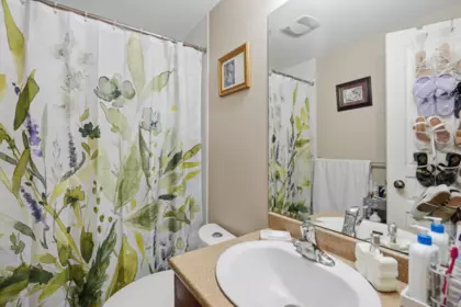 Guest Bathroom Photo of 14 45535 Shawnigan Crescent, Chilliwack, BC