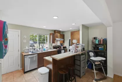 Kitchen Island Photo of 14 45535 Shawnigan Crescent, Chilliwack, BC