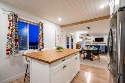 Kitchen Island Photo of 26567 28a Avenue, Langley, BC