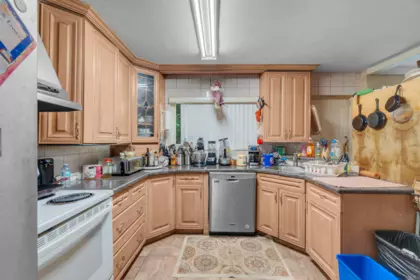 Primary Bedroom Photo of 1825 Brunette Avenue, Coquitlam, BC