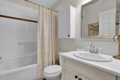 Walk-In Closet Photo of 980 W 16th Avenue, Vancouver, BC