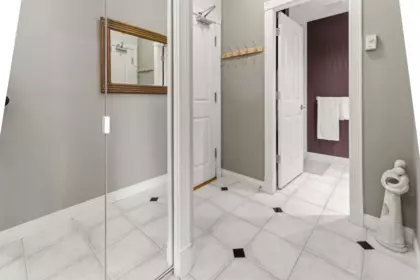 Mudroom Photo of 405 160 E 13th Street, North Vancouver, BC