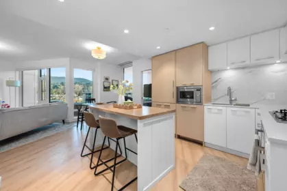 Kitchen Photo of 603 1500 Fern Street, North Vancouver, BC